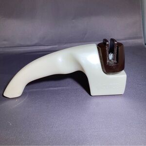 CUTCO Kitchen Knife Sharpener Hand Held Pull Through Pearl White Handle - USA